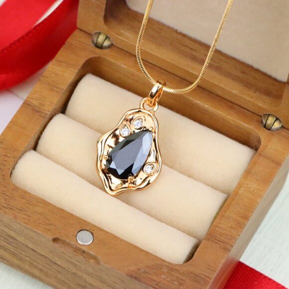 "Chic Black Teardrop Pendant in Gold Frame, XPPT1735 - Picture 5 of 13